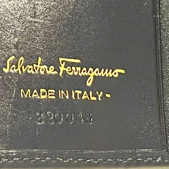 EUC Salvatore Ferragamo Tri-Fold Gancini Clasp Wallet w/ Kisslock